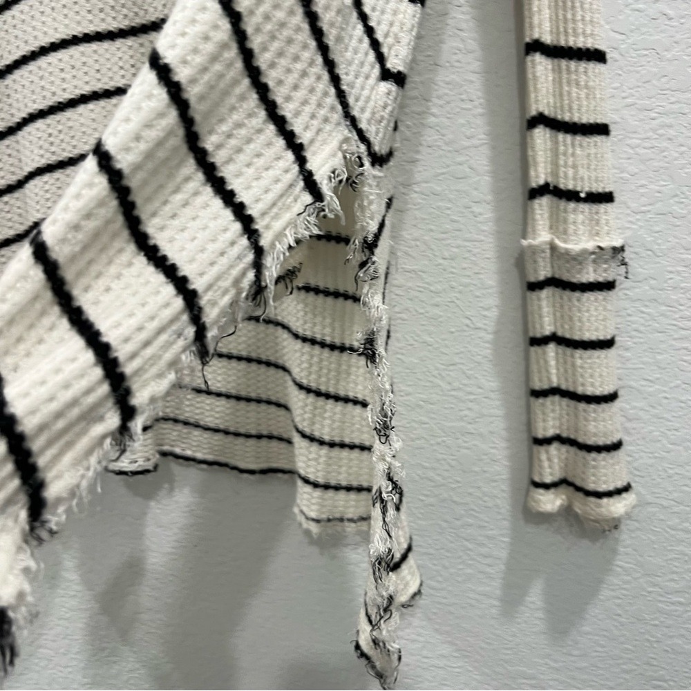 FREE‎ PEOPLE Off White and Black Striped Flowy Boxy Oversized Tunic XS Top - Picture 4 of 8